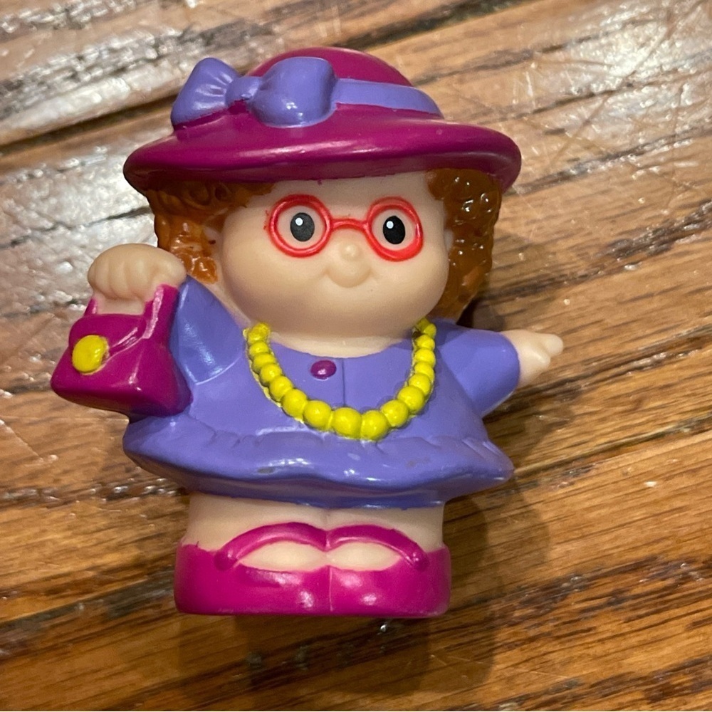 2008 Fisher Price Little People MAGGIE TEA PARTY Pearls Pink Hat V